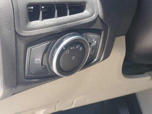 Used 2017 Ford Focus SE FWD image 8