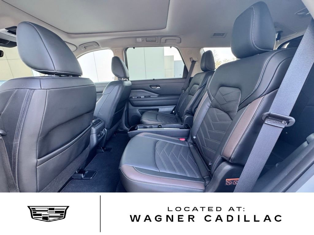 Used 2024 Nissan Pathfinder Platinum image 14