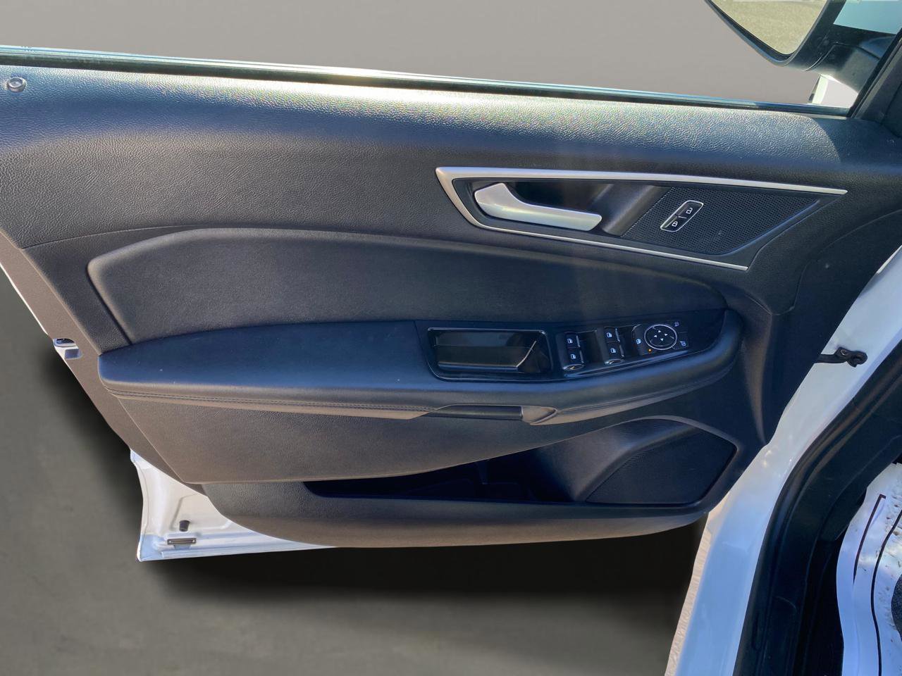 Used 2019 Ford Edge SEL image 12