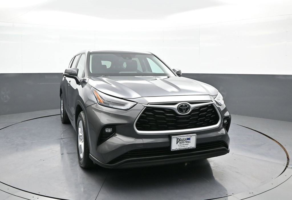 Certified 2023 Toyota Highlander L image 3