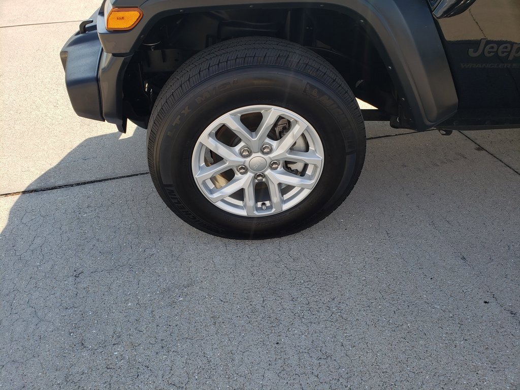 Used 2023 Jeep Wrangler Sport S image 9