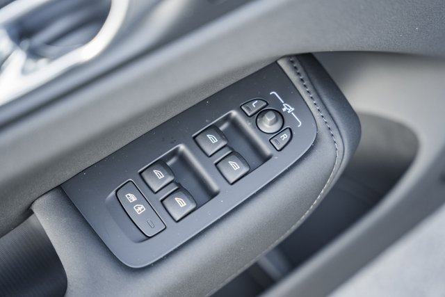 New 2026 Volvo XC60 B5 Plus w/ Protection Package Premier image 38