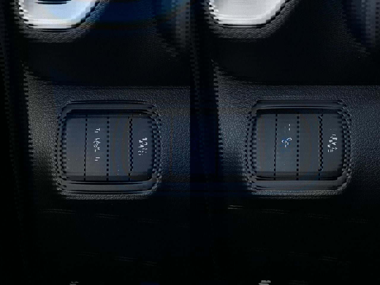 Used 2025 Hyundai Venue SEL image 22