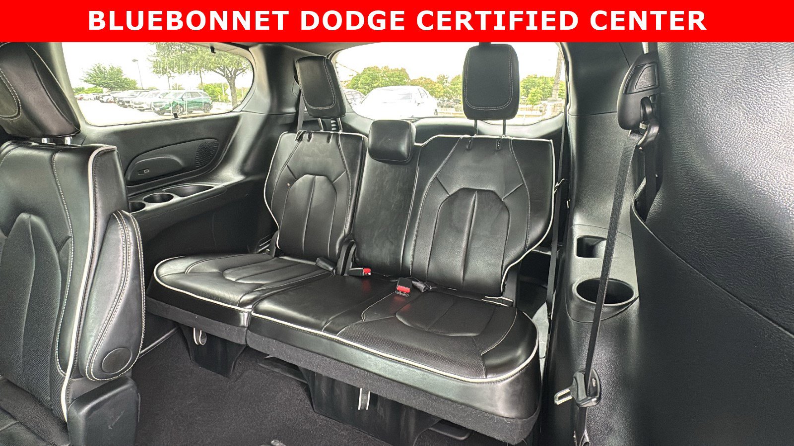 Used 2025 Chrysler Pacifica Limited image 16