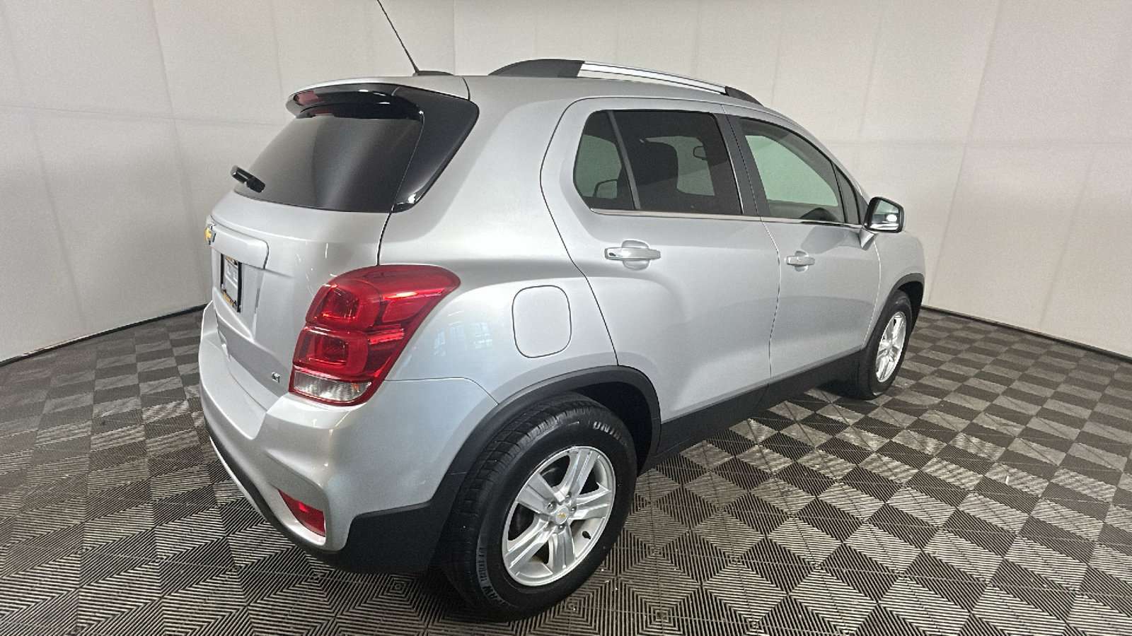 Used 2019 Chevrolet Trax LT w/ LT Convenience Package FWD image 3