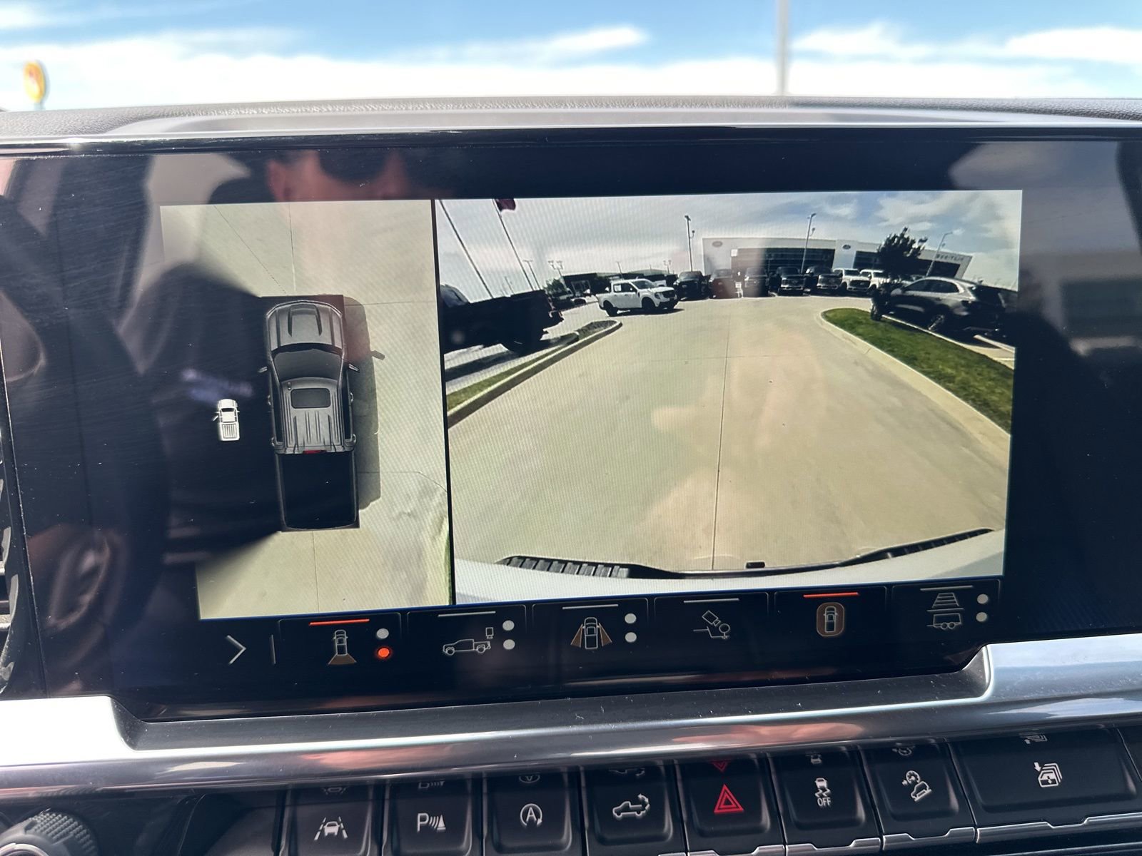 Used 2025 Chevrolet Silverado 1500 LTZ image 25