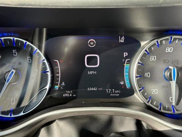 Used 2024 Chrysler Pacifica Touring-L image 22