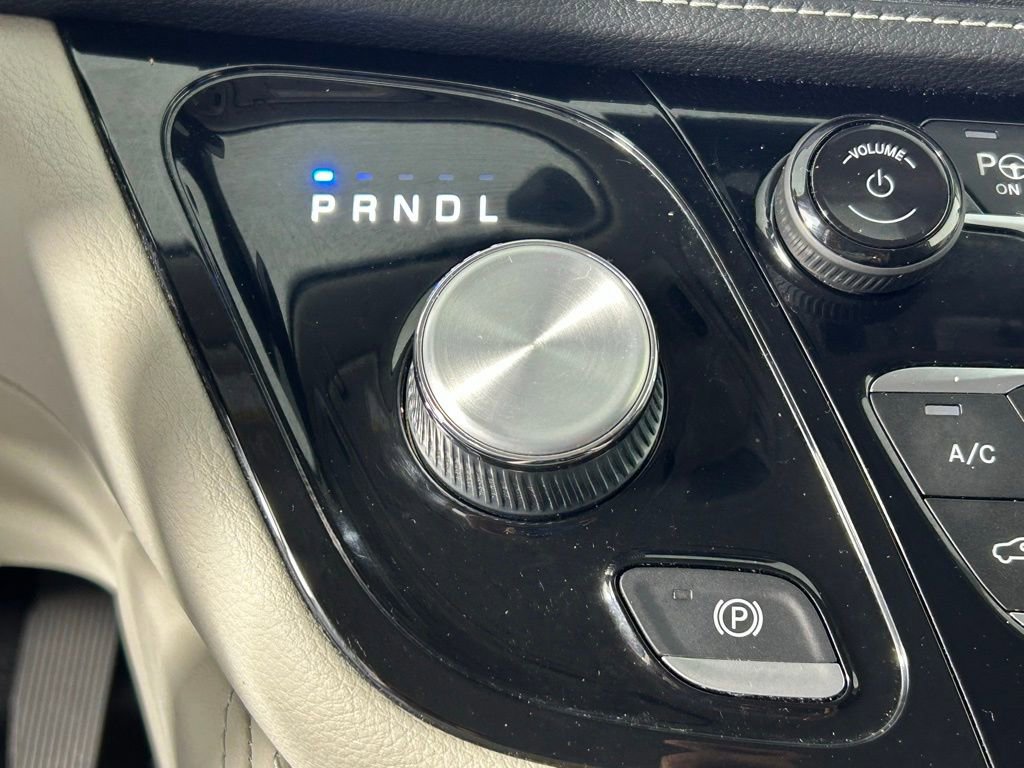 Used 2023 Chrysler Pacifica Limited image 24