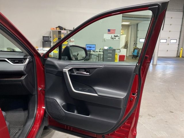 Used 2021 Toyota RAV4 Limited AWD/4WD image 29