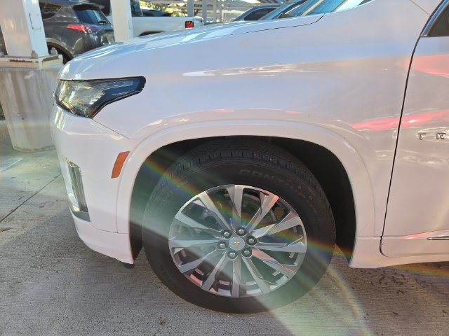 Used 2023 Chevrolet Traverse Premier FWD image 5