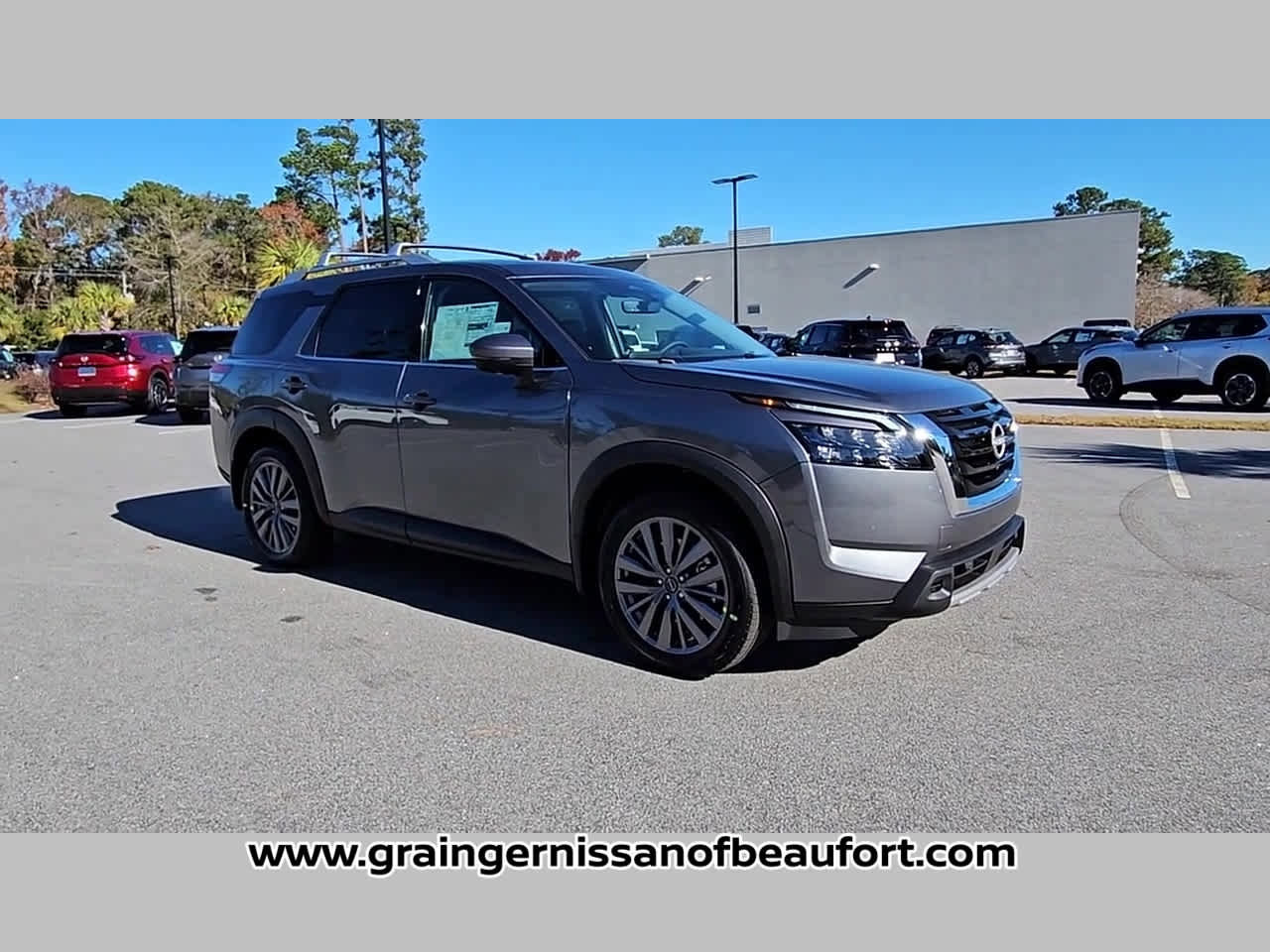New 2025 Nissan Pathfinder SL w/ SL Premium Package FWD image 38