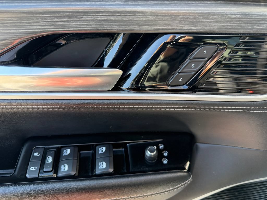 Used 2023 Jeep Wagoneer Series III w/ Premium Group I AWD/4WD image 16