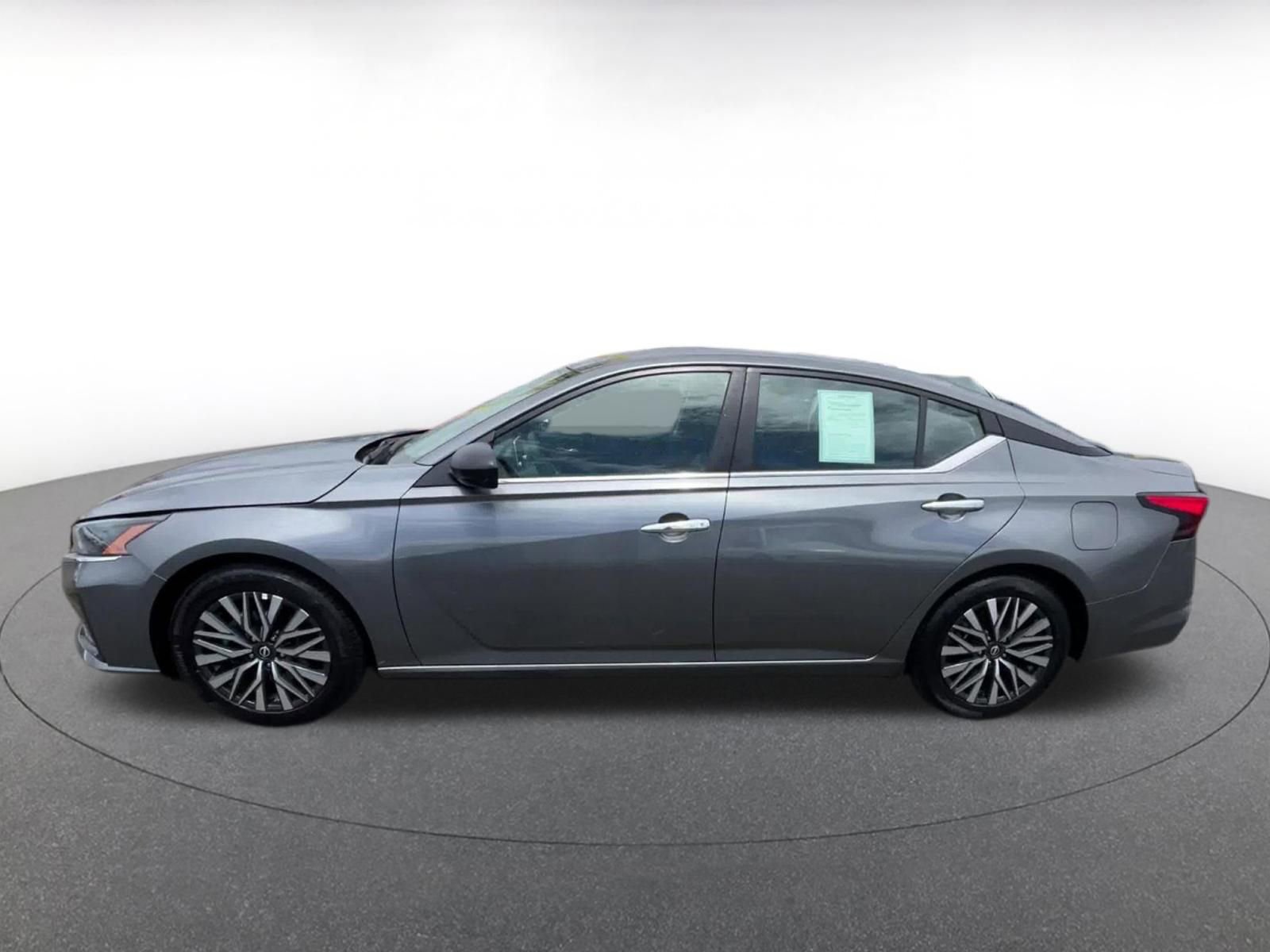 Used 2025 Nissan Altima 2.5 SV image 9