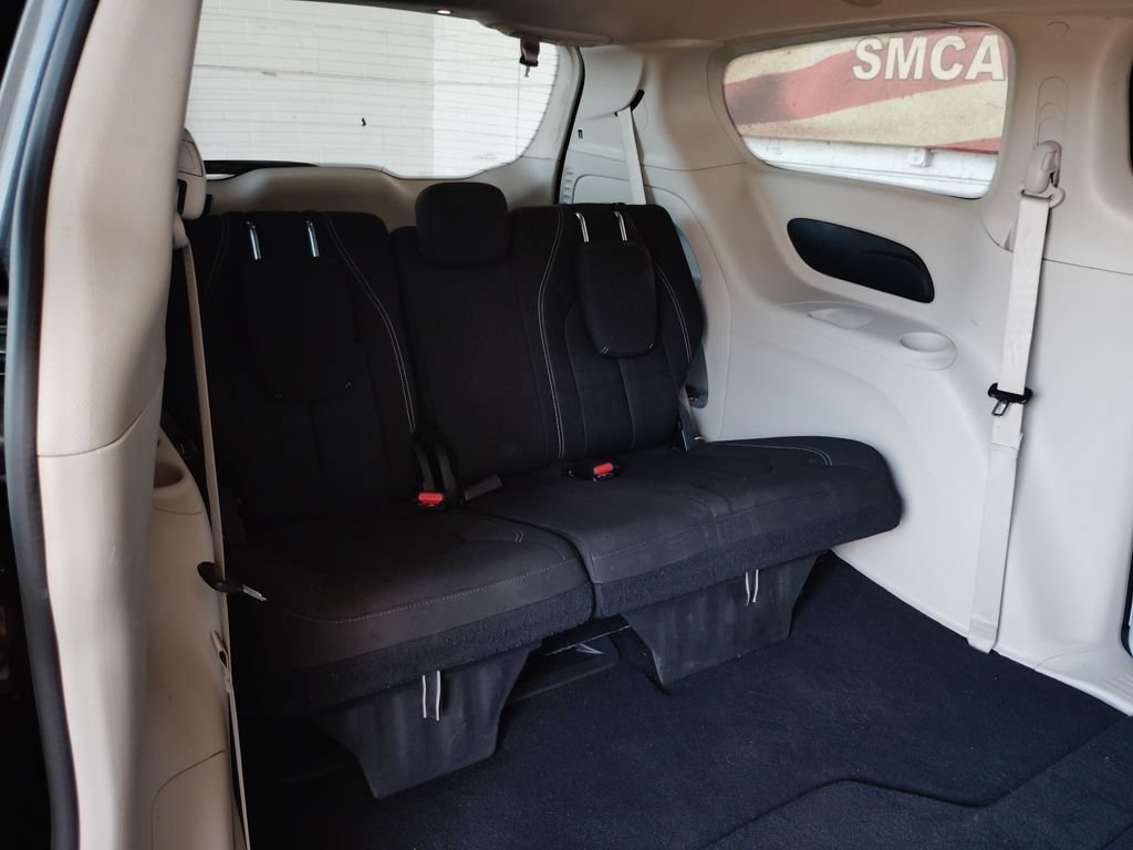 Used 2023 Chrysler Voyager LX FWD image 19