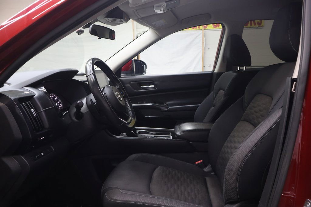 Used 2022 Nissan Pathfinder SV image 18