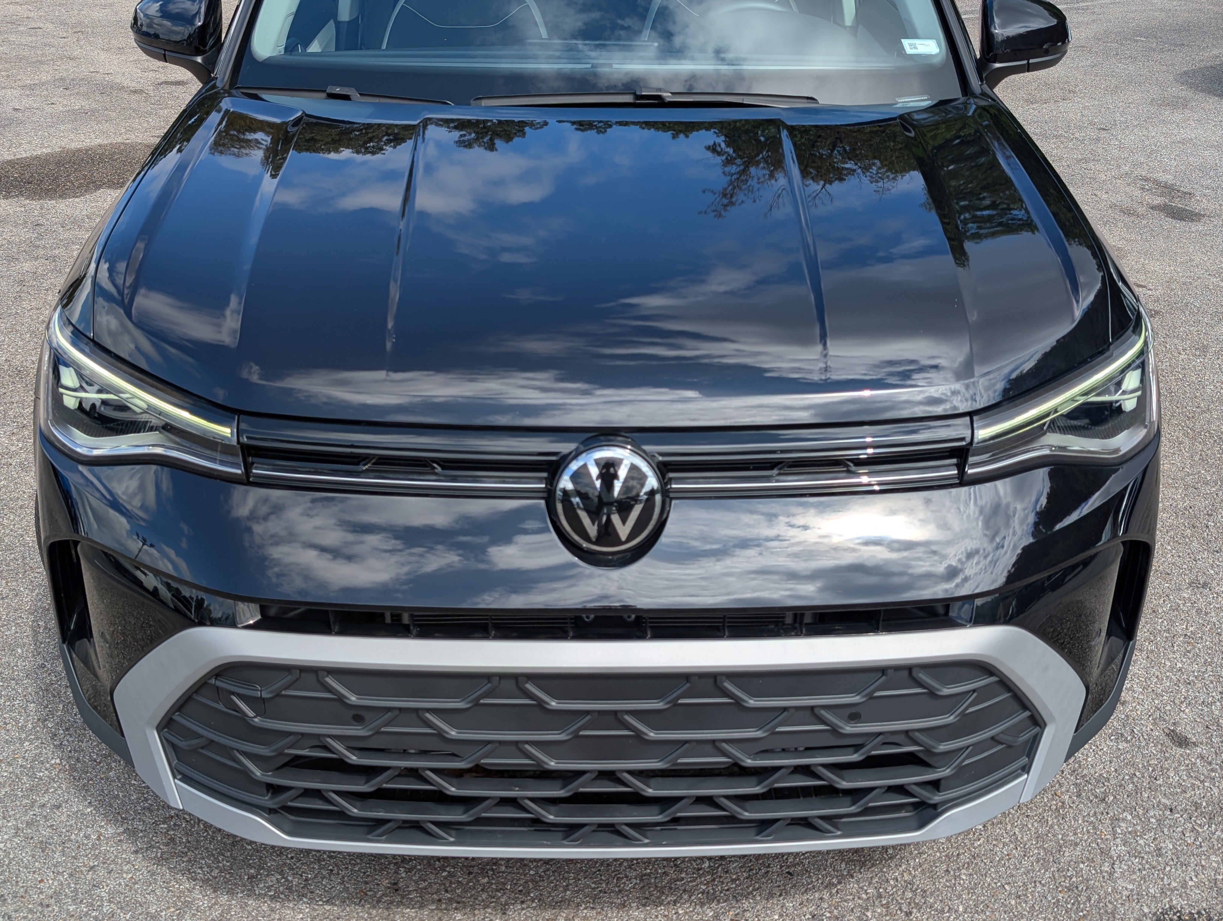Used 2025 Volkswagen Taos SE w/ Panoramic Sunroof Package FWD image 12