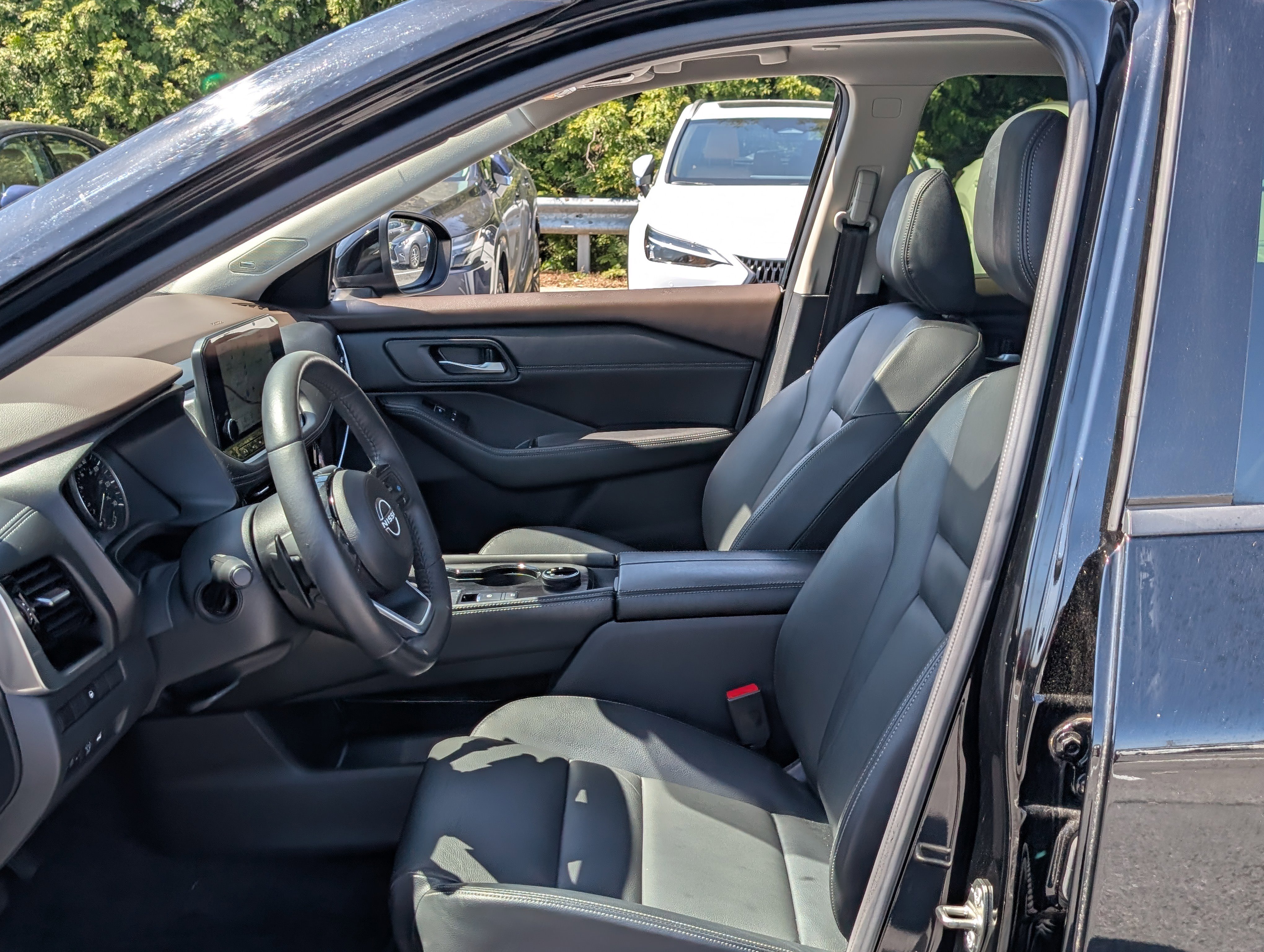 Used 2023 Nissan Rogue SL w/ SL Premium Package image 16