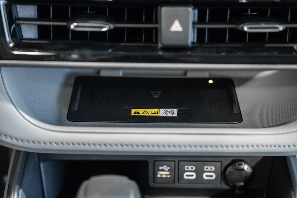 Used 2023 Toyota Highlander Limited AWD/4WD image 26