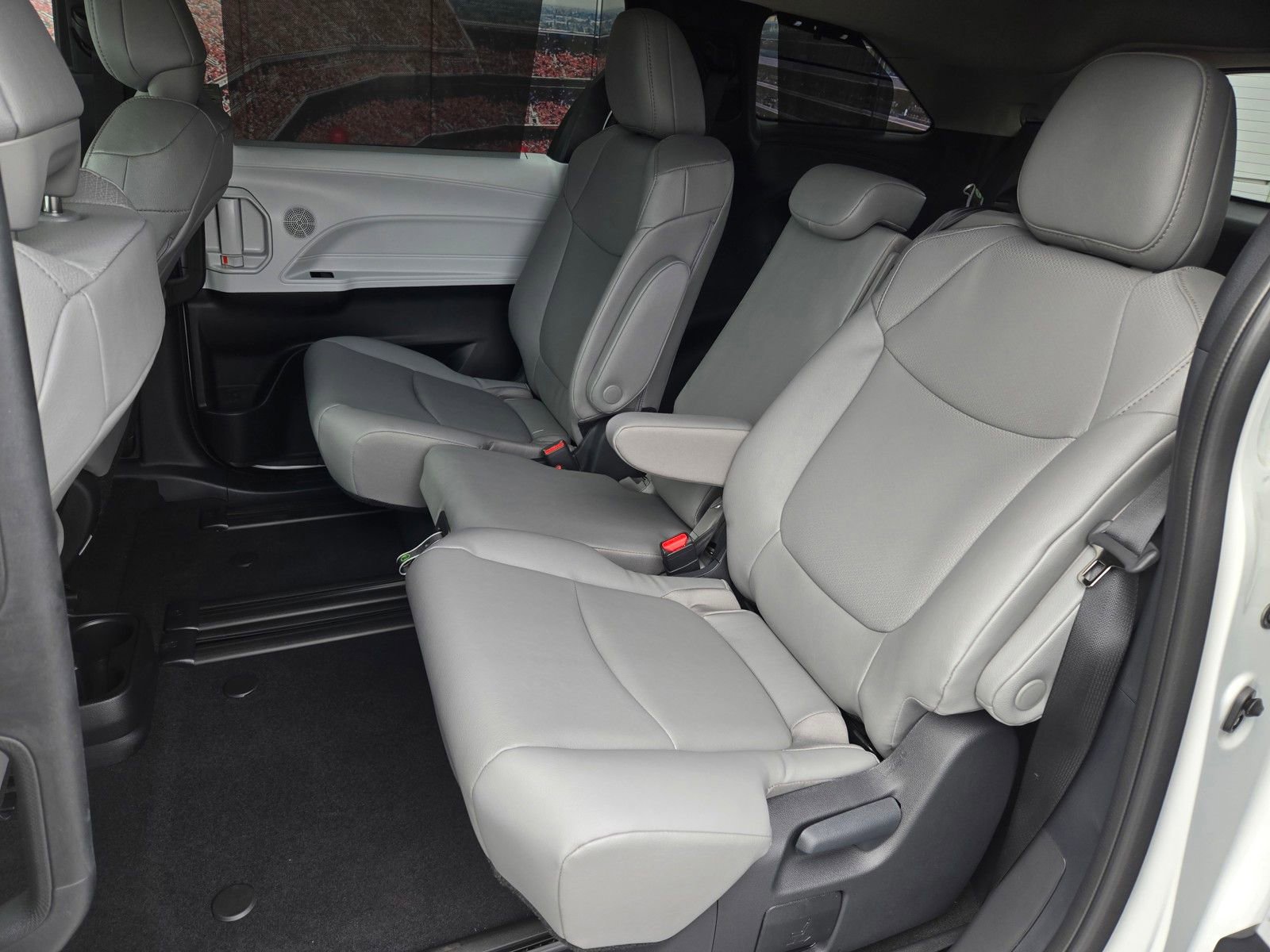 Certified 2026 Toyota Sienna XLE image 11