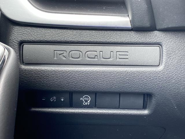 Used 2025 Nissan Rogue S image 15