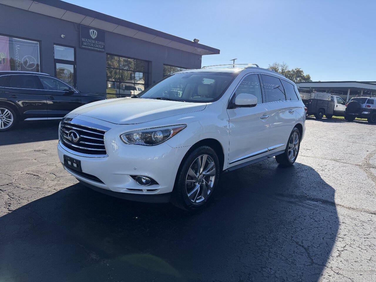 Used 2015 INFINITI QX60 Luxe w/ Deluxe Touring Package AWD/4WD image 2