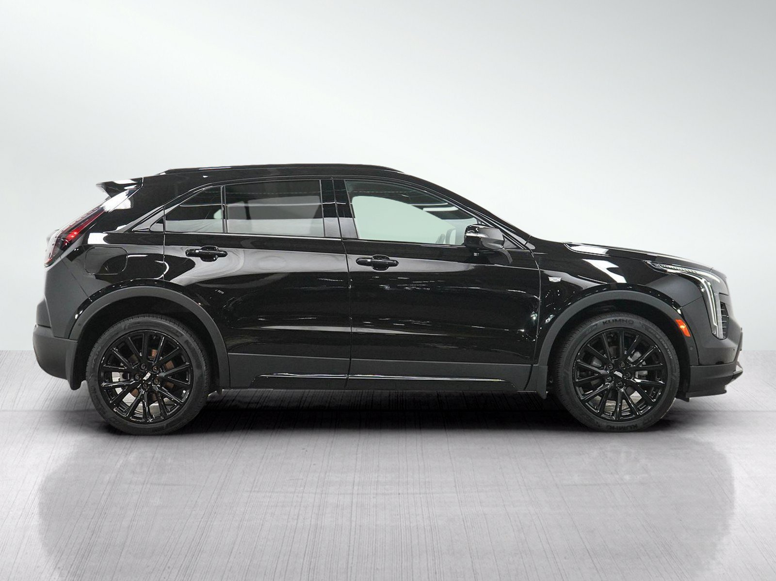 Used 2022 Cadillac XT4 Sport w/ LPO, Onyx Lite Package AWD/4WD image 6