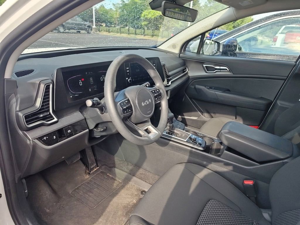 Used 2025 Kia Sportage LX FWD image 7