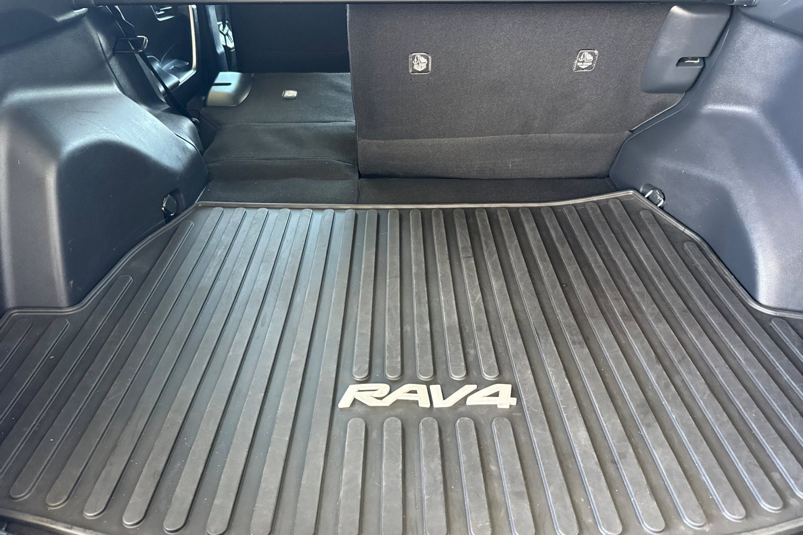 Used 2020 Toyota RAV4 LE w/ All Weather Liner Package AWD/4WD image 32