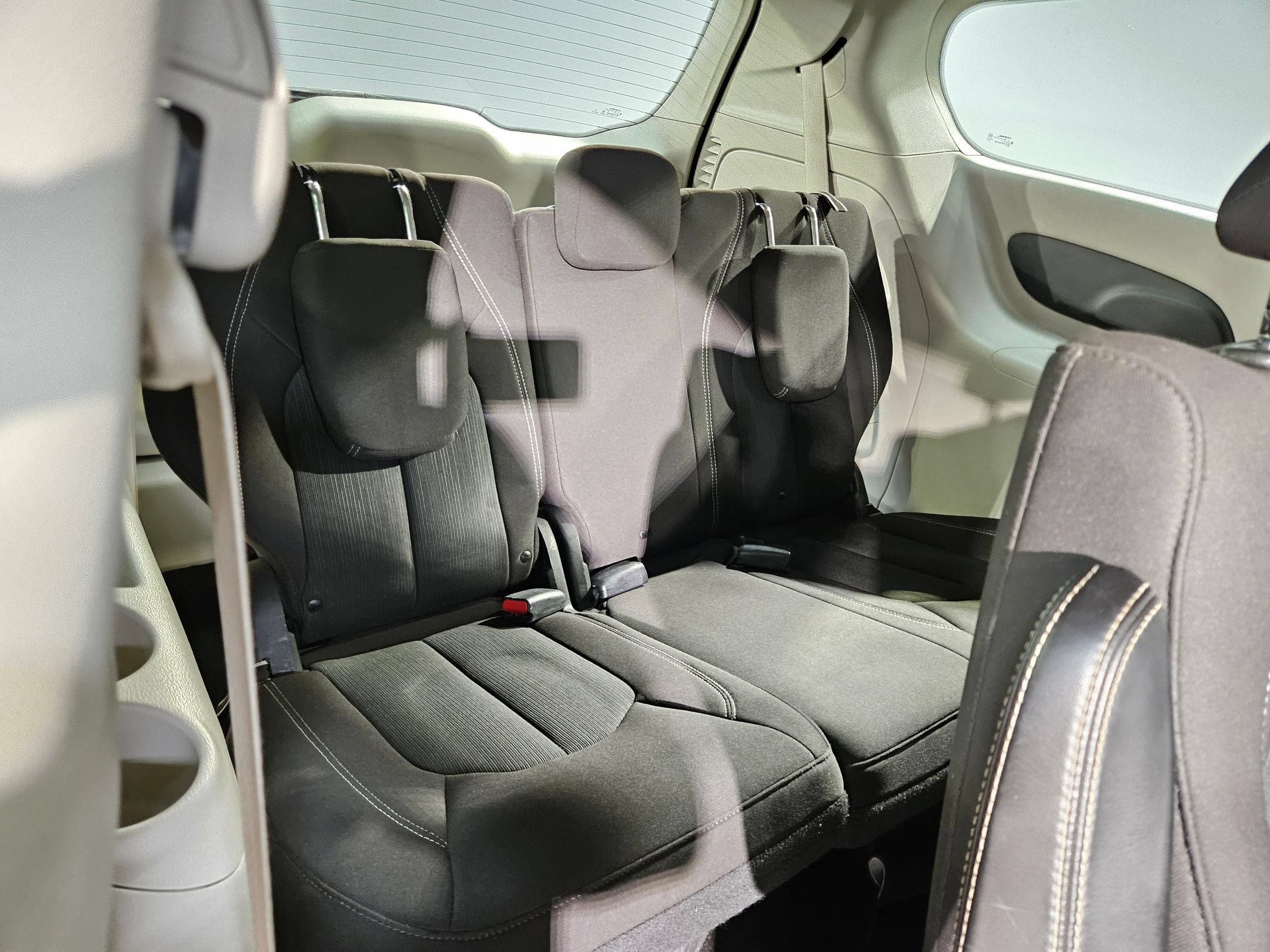 Used 2021 Chrysler Voyager L FWD image 34