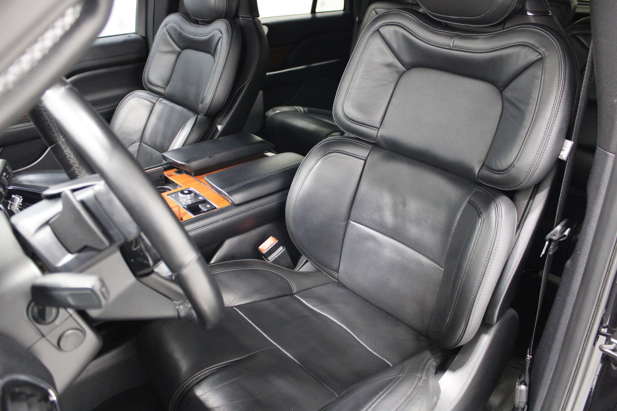 Used 2019 Lincoln Navigator Reserve AWD/4WD image 14