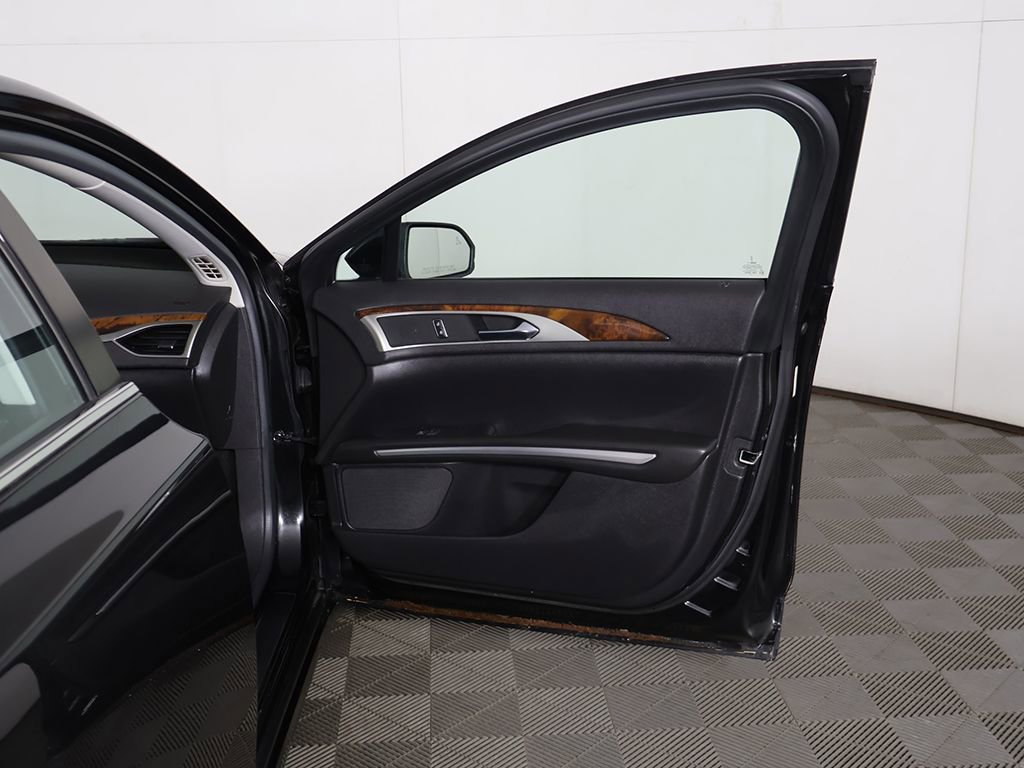 Used 2014 Lincoln MKZ image 21
