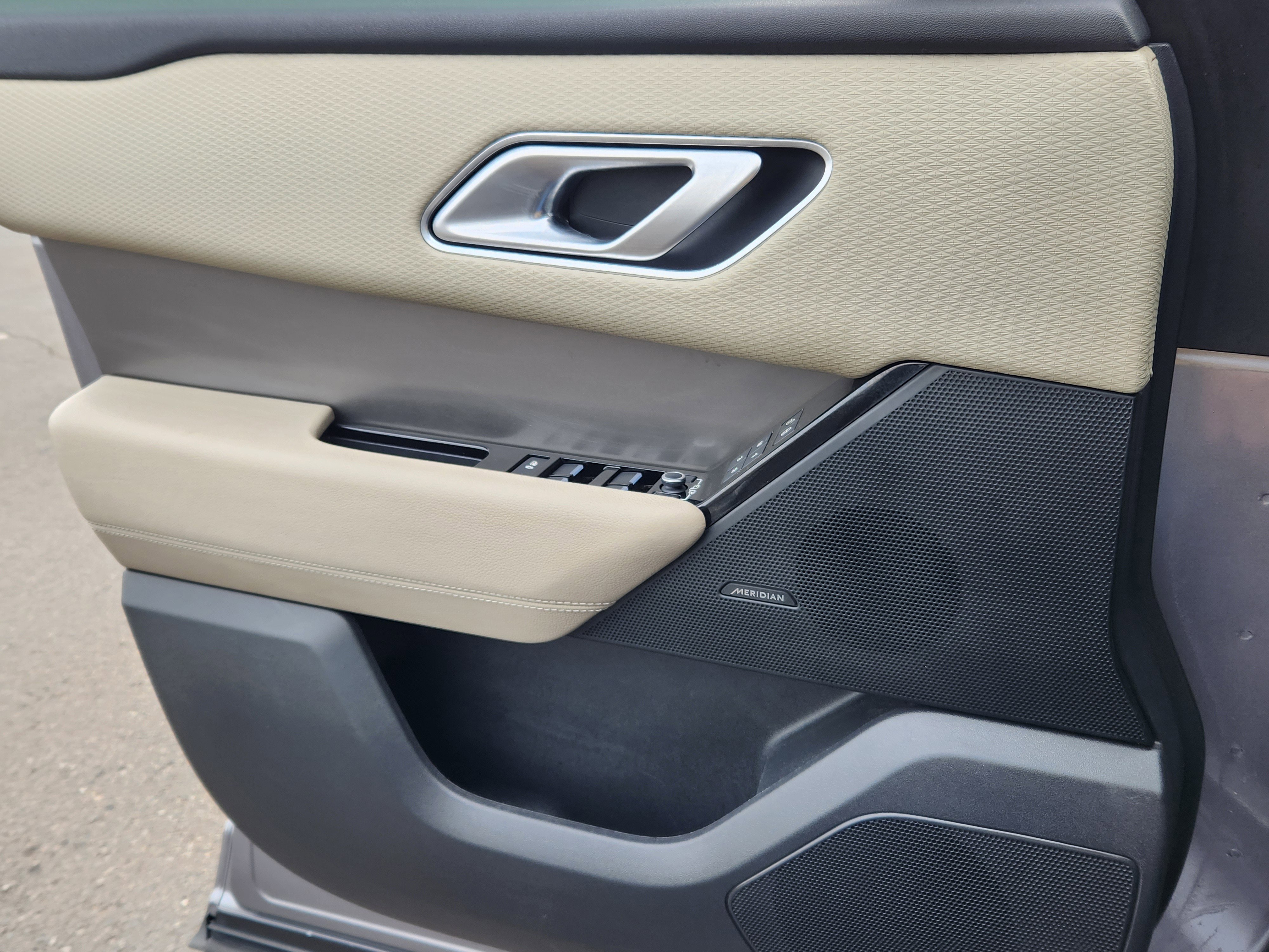 Used 2020 Land Rover Range Rover Velar S image 12