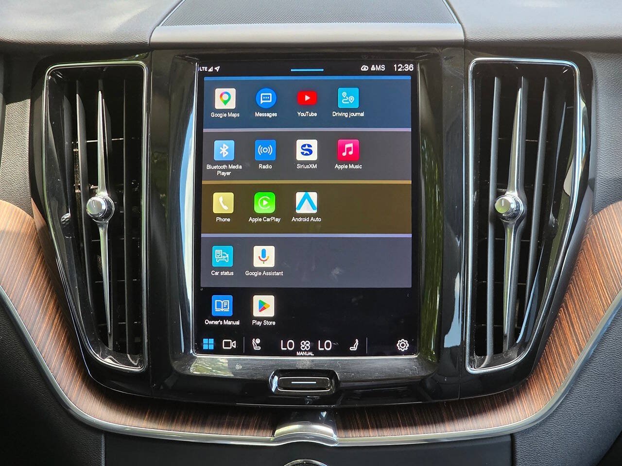 Used 2022 Volvo XC60 B5 Momentum w/ Climate Package AWD/4WD image 23