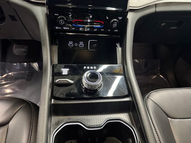 Used 2024 Jeep Grand Cherokee Limited w/ Black Appearance Package image 14