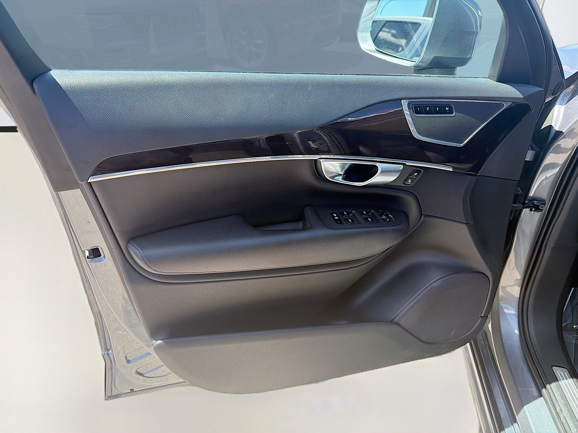 Used 2019 Volvo XC90 T6 Momentum w/ Advanced Package image 24