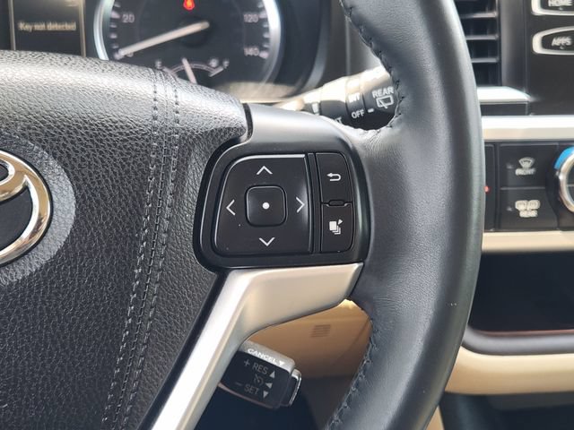 Used 2016 Toyota Highlander XLE FWD image 29