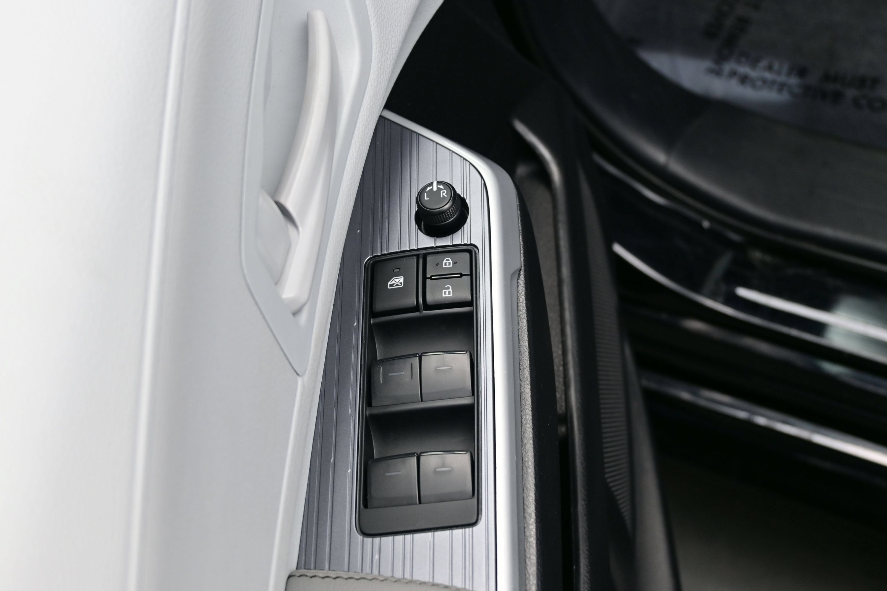 Used 2025 Toyota Sienna LE FWD image 10