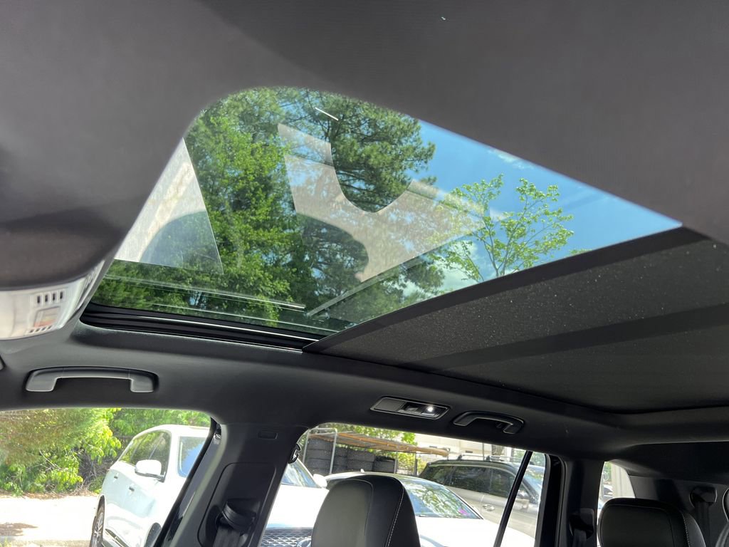 Used 2022 Volkswagen Tiguan SE R-Line FWD image 29
