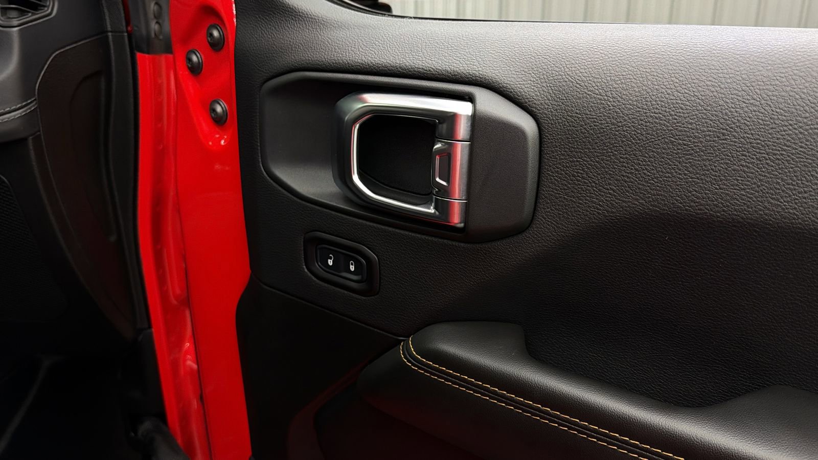 Used 2025 Jeep Wrangler Unlimited Sahara AWD/4WD image 41