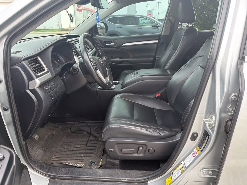 Used 2019 Toyota Highlander XLE AWD/4WD image 13