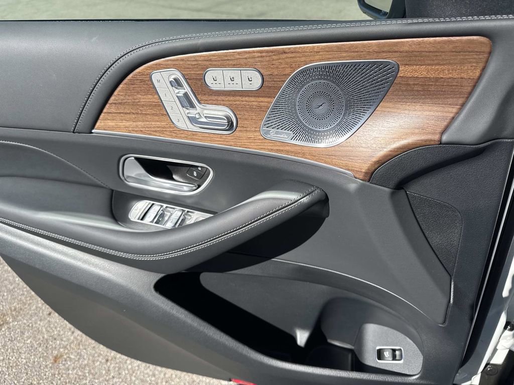 New 2026 Mercedes-Benz GLE 53 AMG 4MATIC Coupe image 17