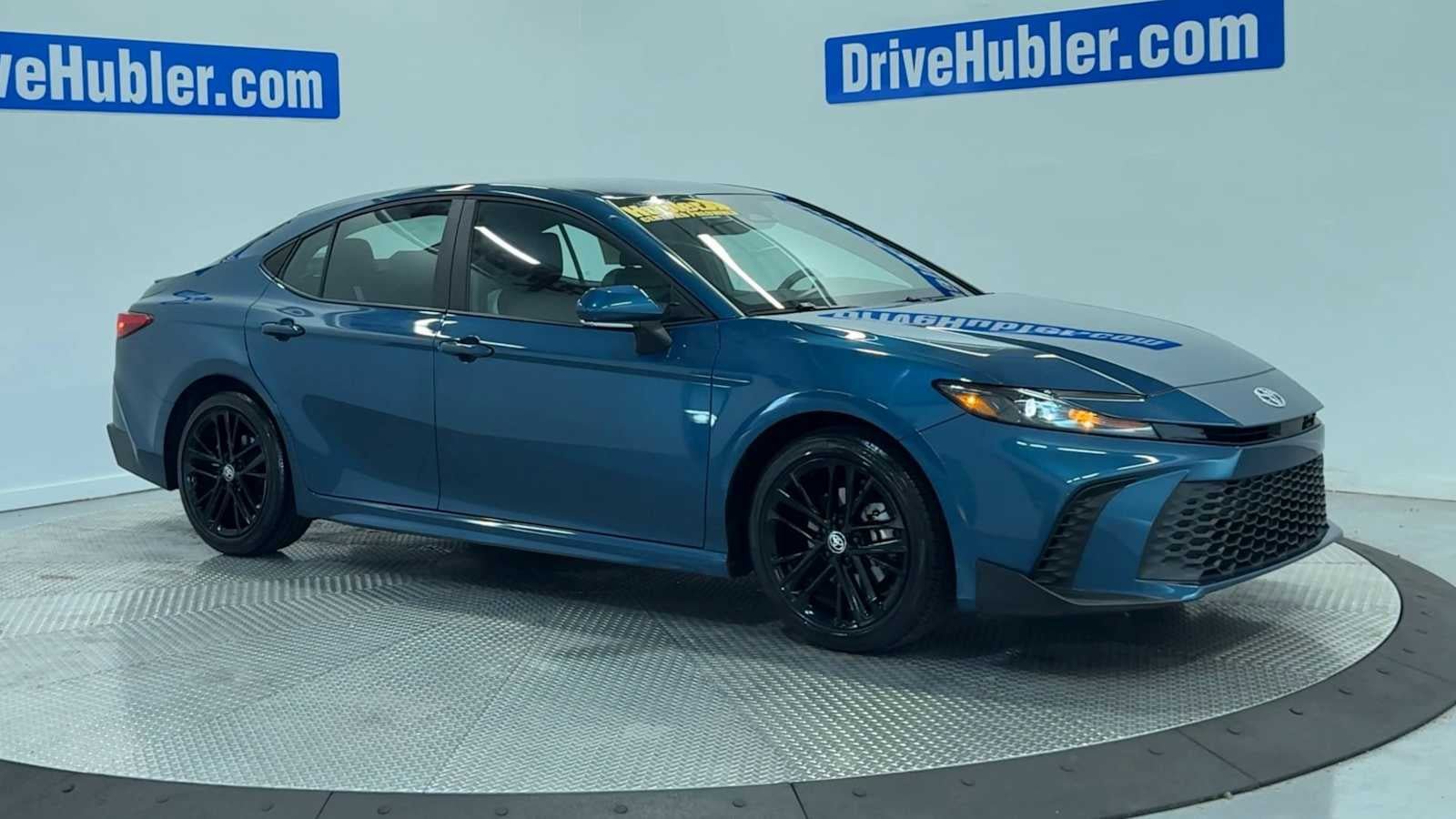 Used 2025 Toyota Camry SE w/ Convenience Package FWD image 35