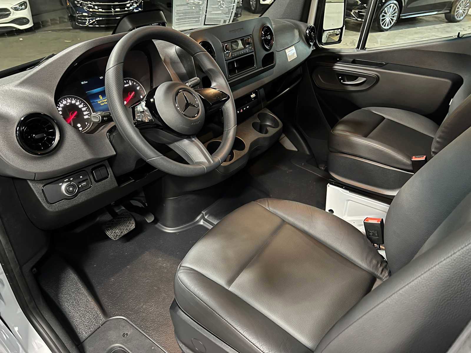 Used 2025 Mercedes-Benz Sprinter 2500 image 21