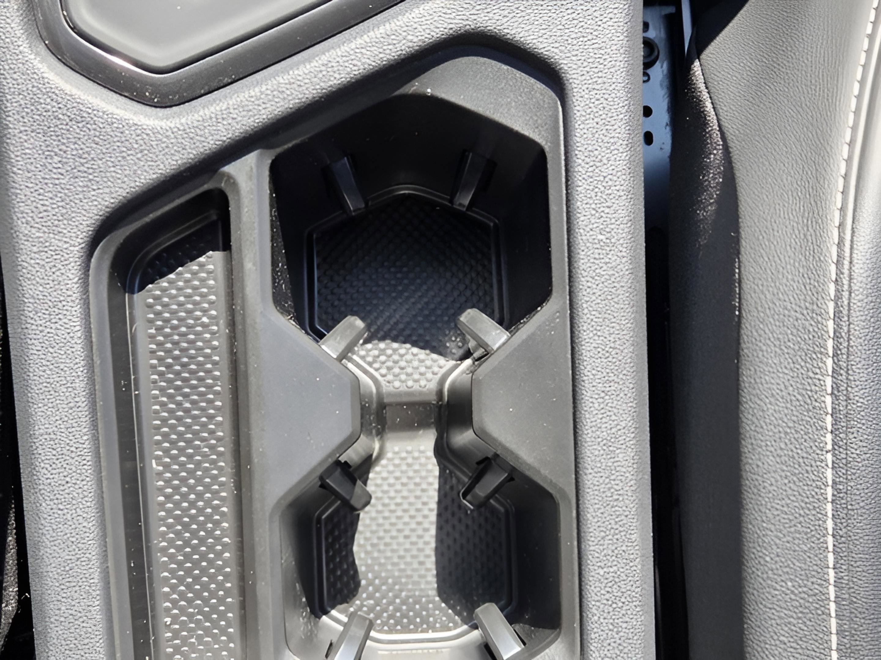 Used 2023 Volkswagen Tiguan SE image 44