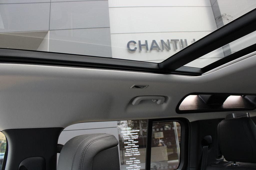 Used 2023 Land Rover Defender 110 SE AWD/4WD image 14