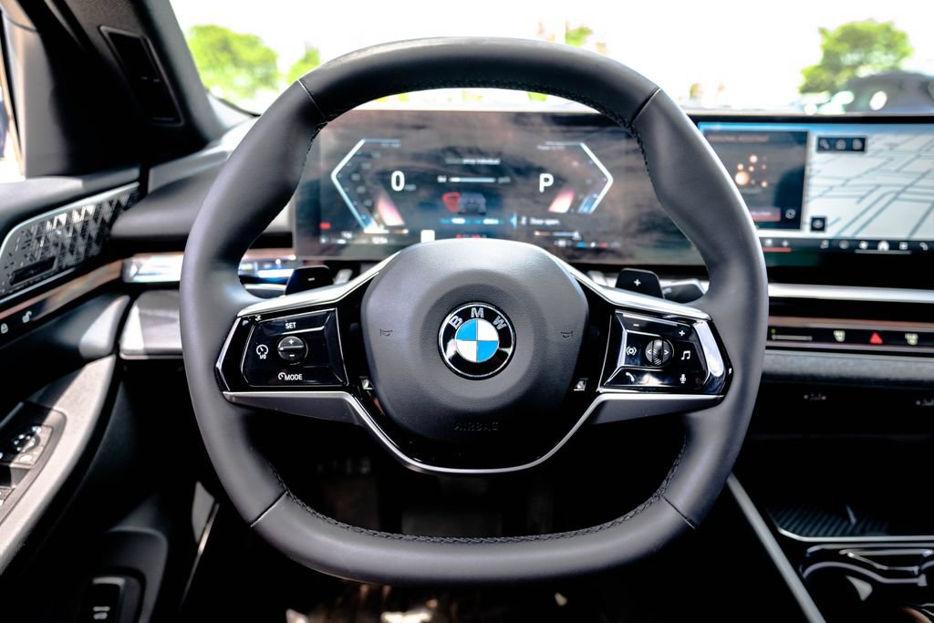 Used 2025 BMW 540i xDrive AWD/4WD image 18