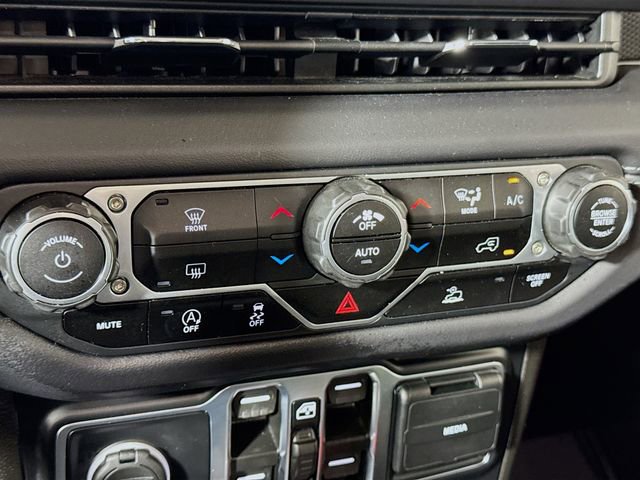 Used 2025 Jeep Wrangler Unlimited Rubicon AWD/4WD image 13