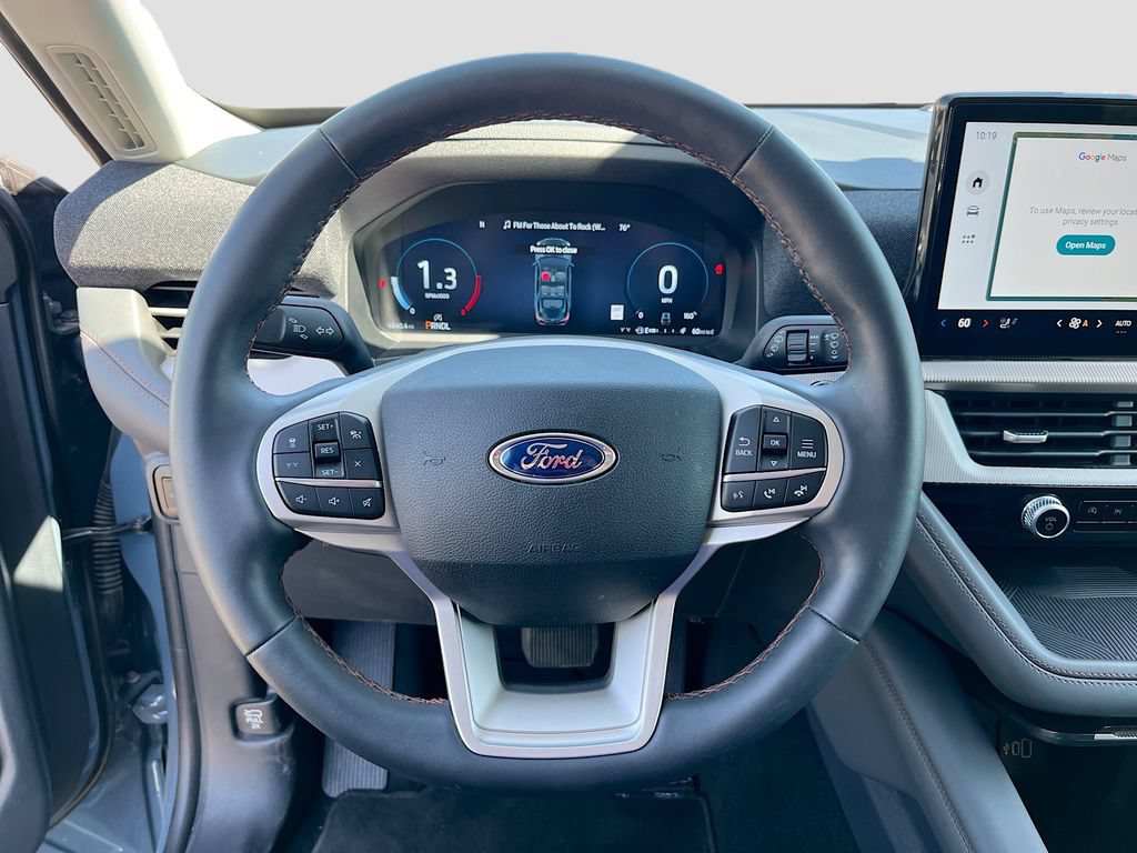 Used 2025 Ford Explorer Active AWD/4WD image 11
