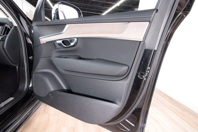 Certified 2025 Volvo XC90 B5 Plus AWD/4WD image 24