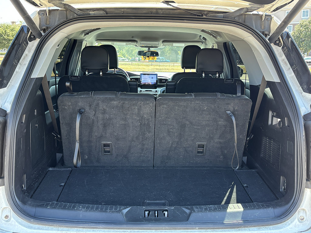 Used 2021 Ford Explorer XLT w/ Equipment Group 202A RWD image 6